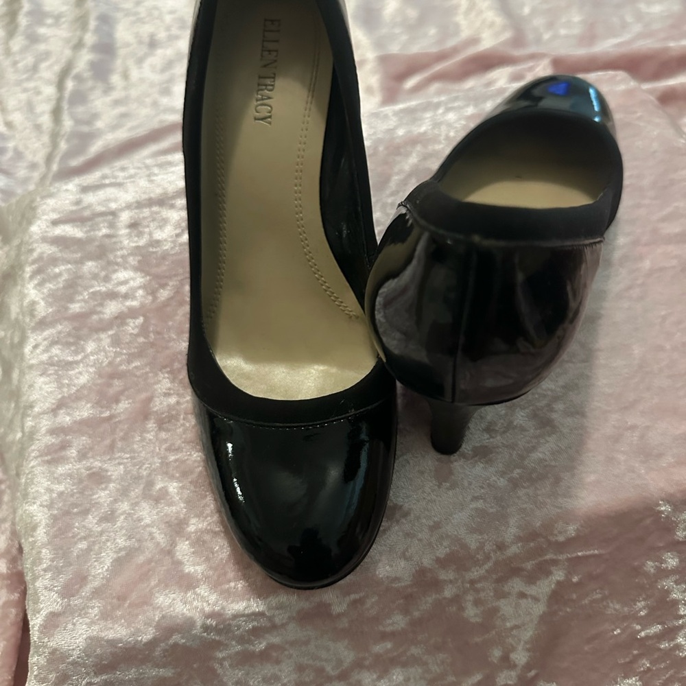 Ellen Tracy Black Patent Leather wedge pumps - Picture 8 of 8